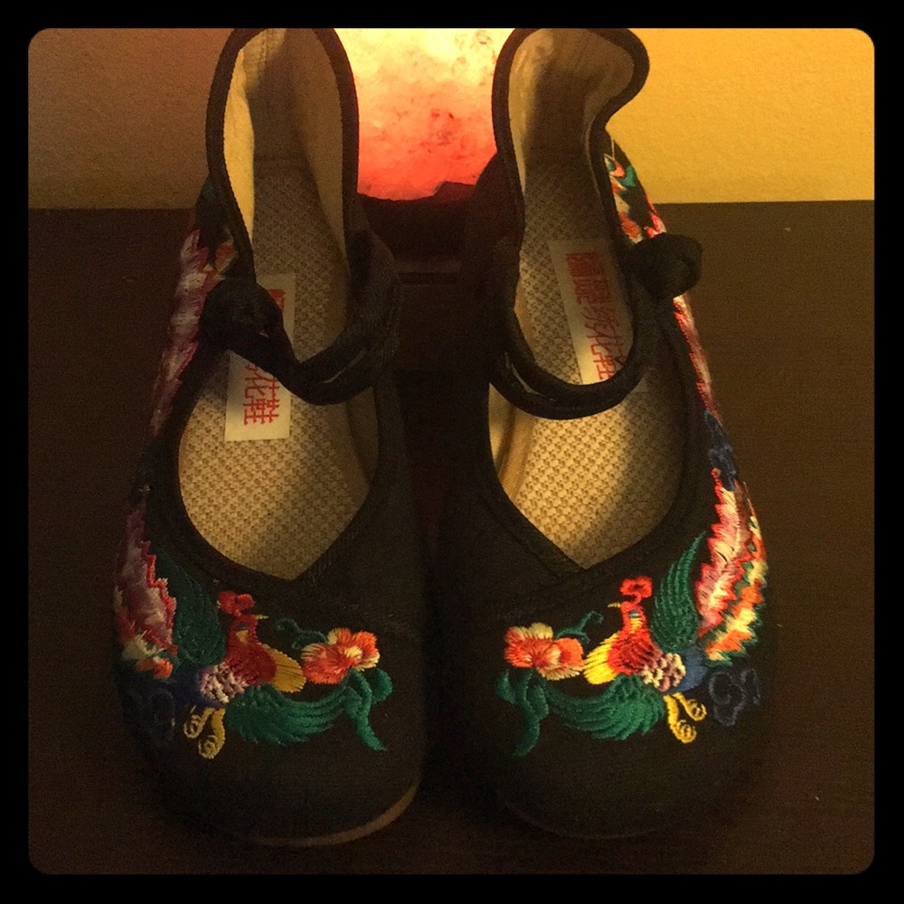 Embroidered Kicks | Embroidered Mary Jane Flats